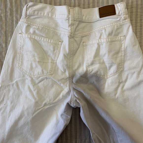 White Pleated American Eagle Mom Jeans - Picture 3 of 3